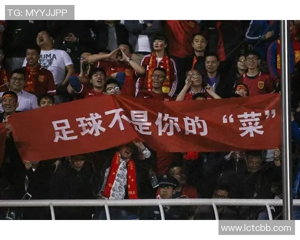 足球51号球星闪耀赛场引领团队拼搏精神与无限激情